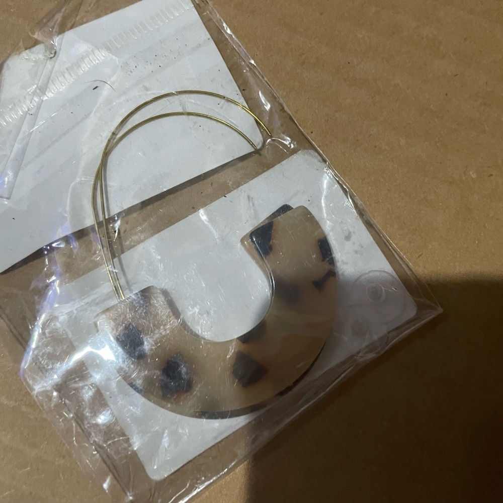Yission Girls fashioned jewelry leopard prints, acrylic, earrings-NWT